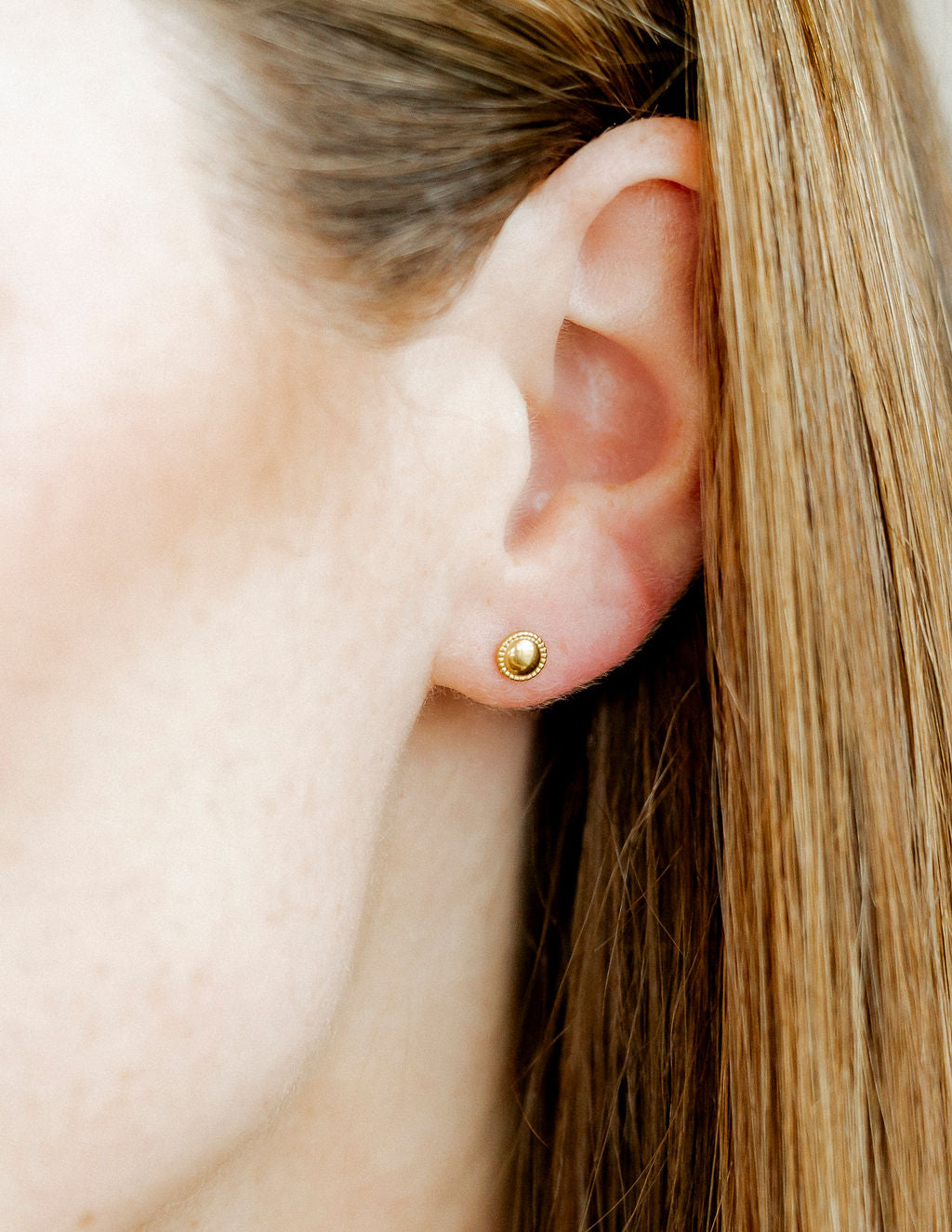 Screwback Stud Earrings - Drew Round Gold