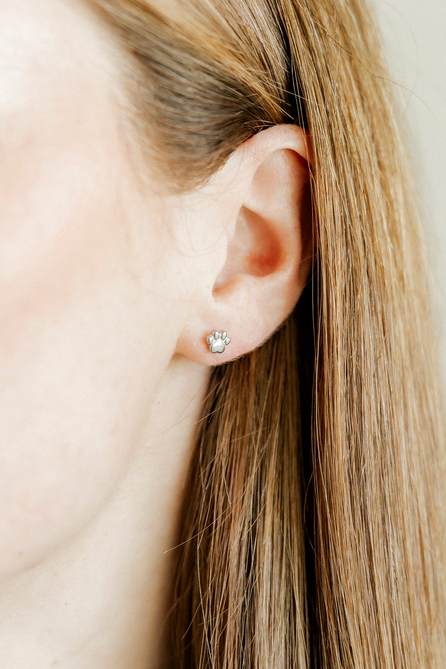 Screwback Stud Earrings - Paw Print Silver