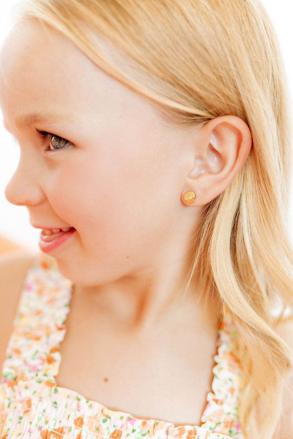 Screwback Stud Earrings - Marina Shell