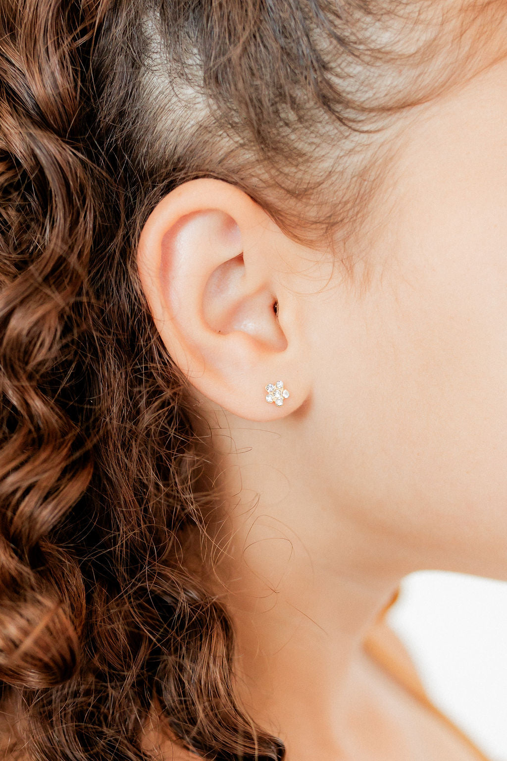 Screwback Stud Earrings - Lyla Flower Clear