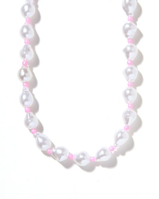 A necklace with white pearls and pink beads, strung together on a string.