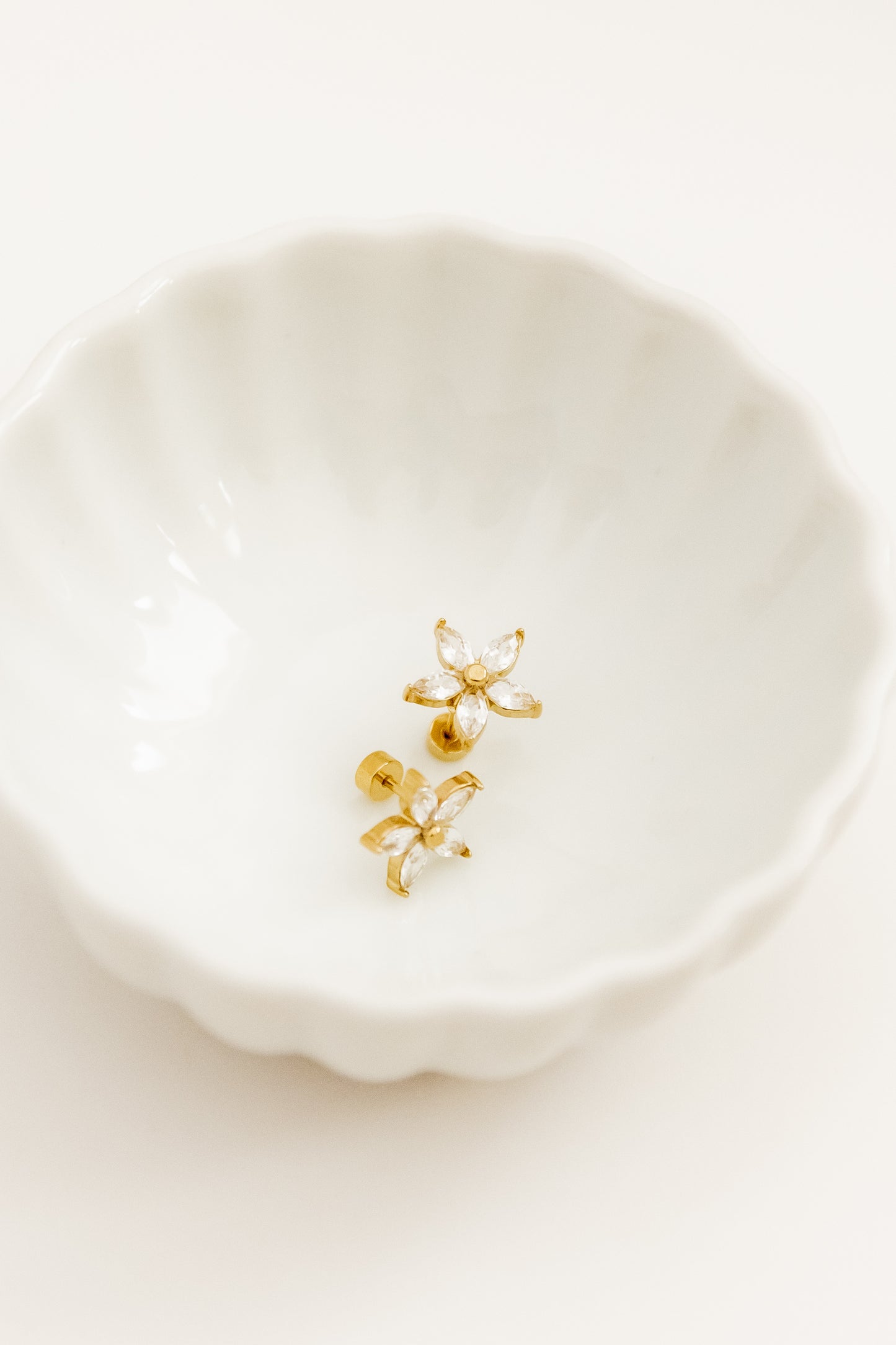Screwback Stud Earrings - Lily Flower