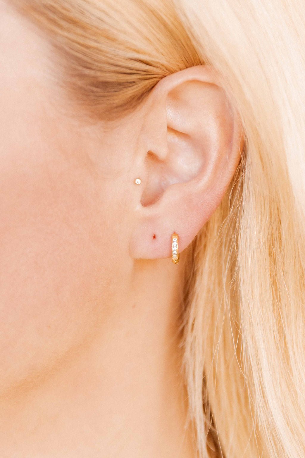 Huggie Earrings - Scarlett Hoop Gold 8mm CZ - LINNY CO WholesaleMetals