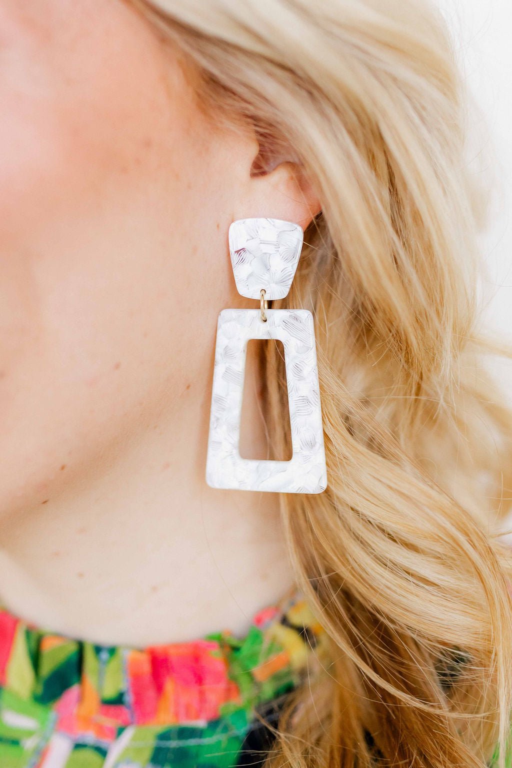 Kennedy Statement Earrings - White Shell - LINNY CO WholesaleAcetate
