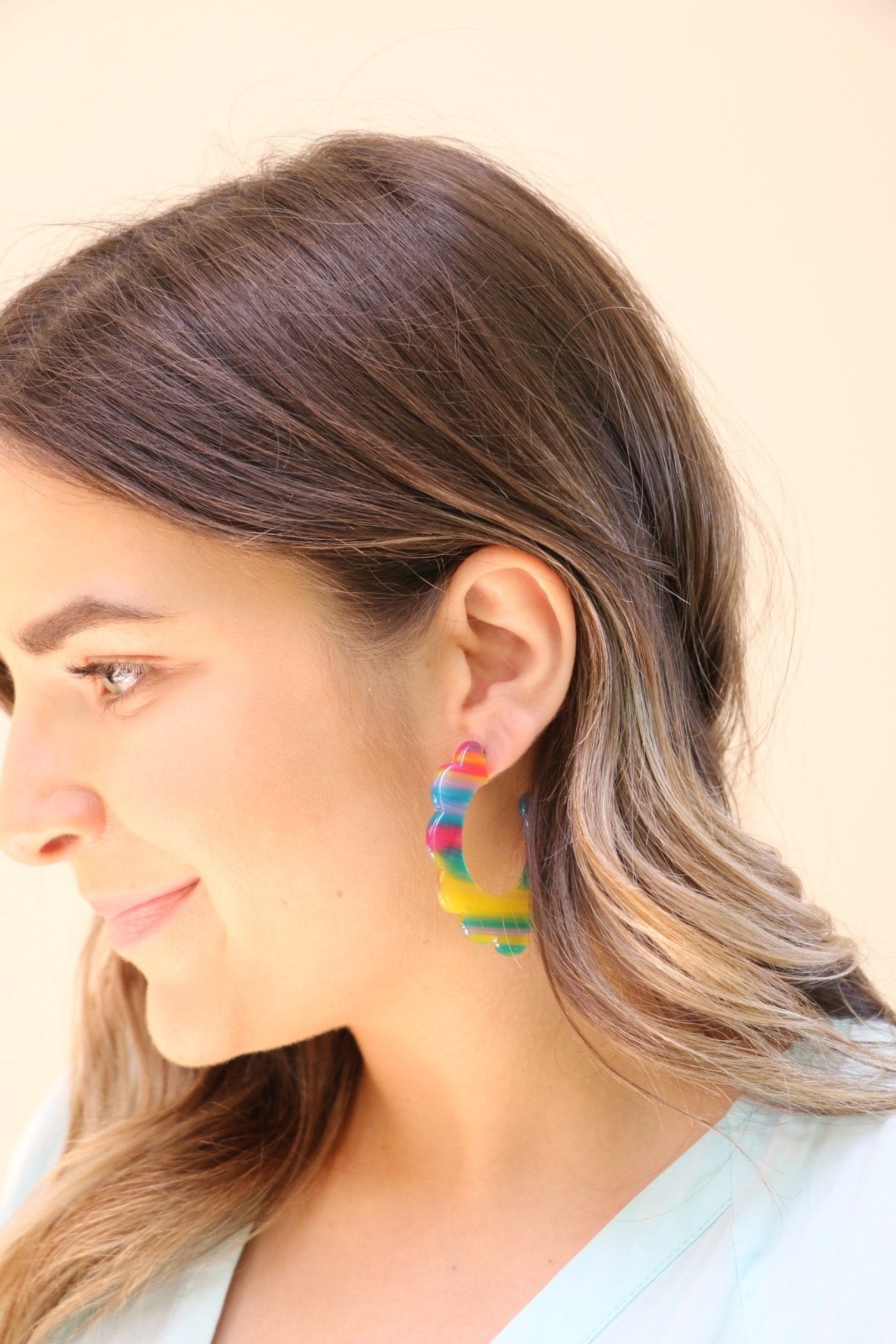 Margo Scallop Hoop Earrings - Fiesta - LINNY CO WholesaleAcetate