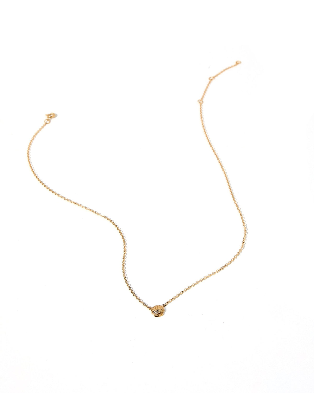LINNY CO Marina Shell necklace for kids & little girls — hypoallergenic, waterproof stainless steel, detail.
