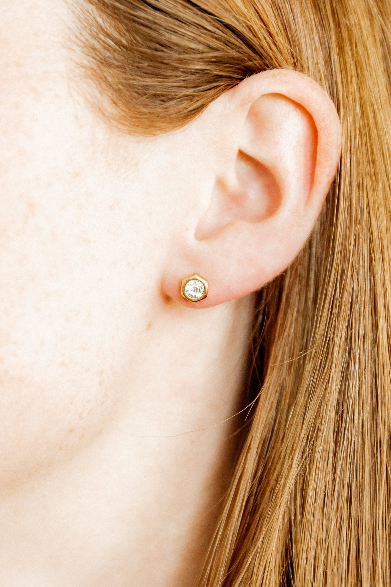 Screwback Stud Earrings - Addison Clear Gold - LINNY CO WholesaleStuds