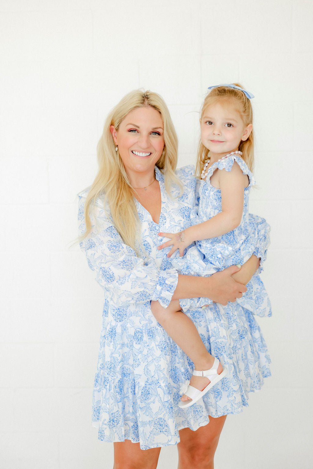 Screwback Stud Earrings - Cooper Clear Gold - LINNY CO WholesaleStuds