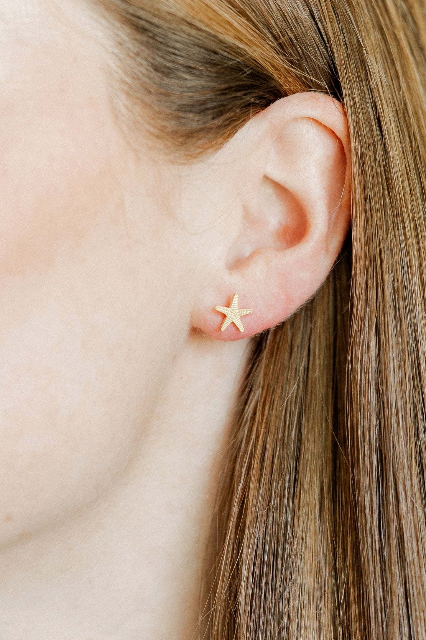 Screwback Stud Earrings - Starfish Gold