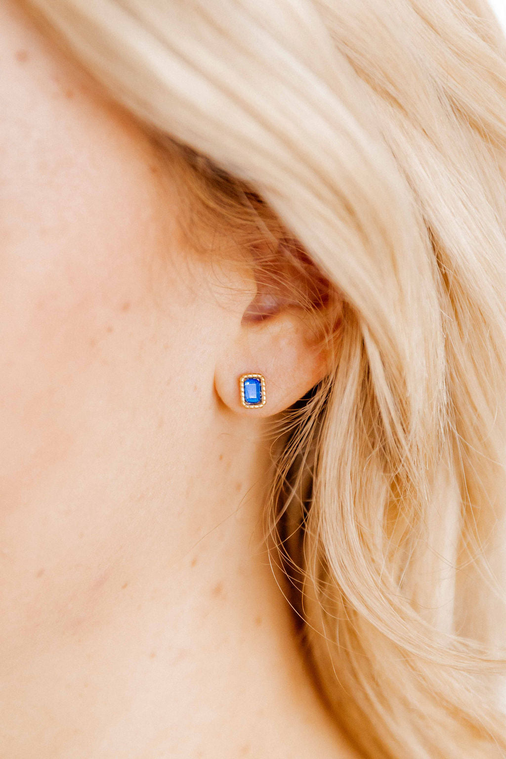 Screwback Stud Earrings - Madison Sapphire