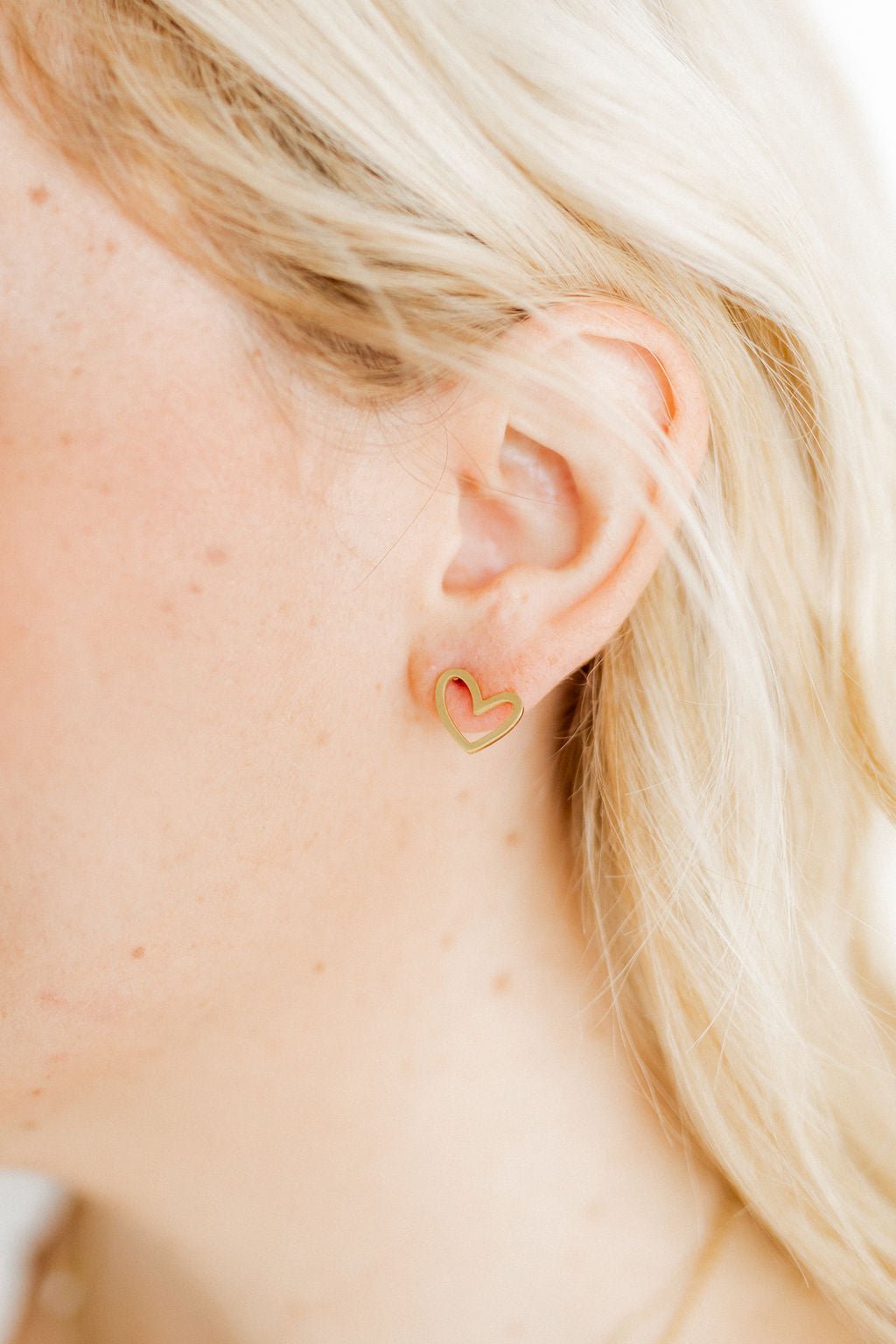 Abby Stud Earrings - Heart - LINNY CO WholesaleMetals
