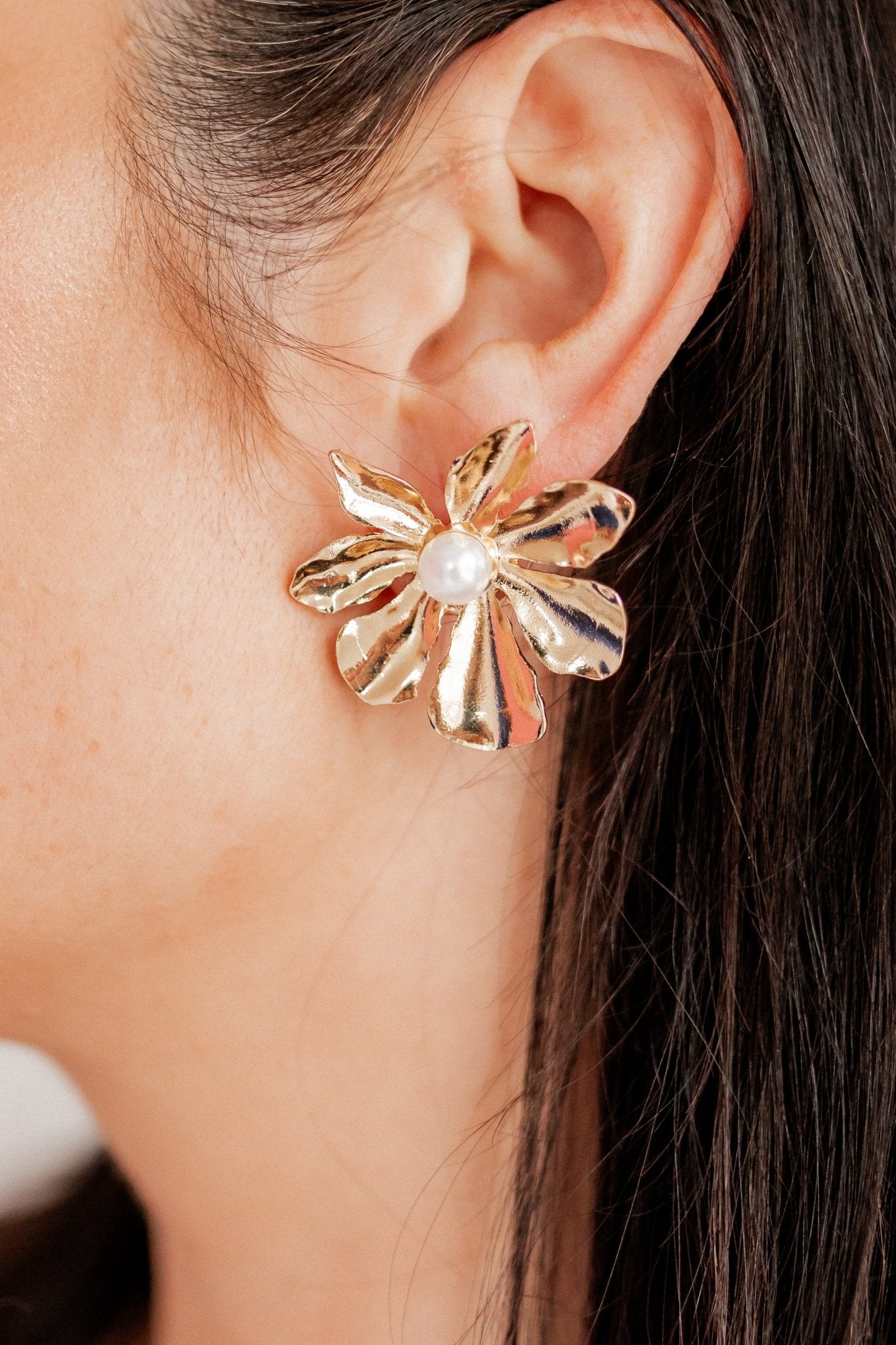 Ainsley Gold Flower Earrings - LINNY CO WholesaleMetals