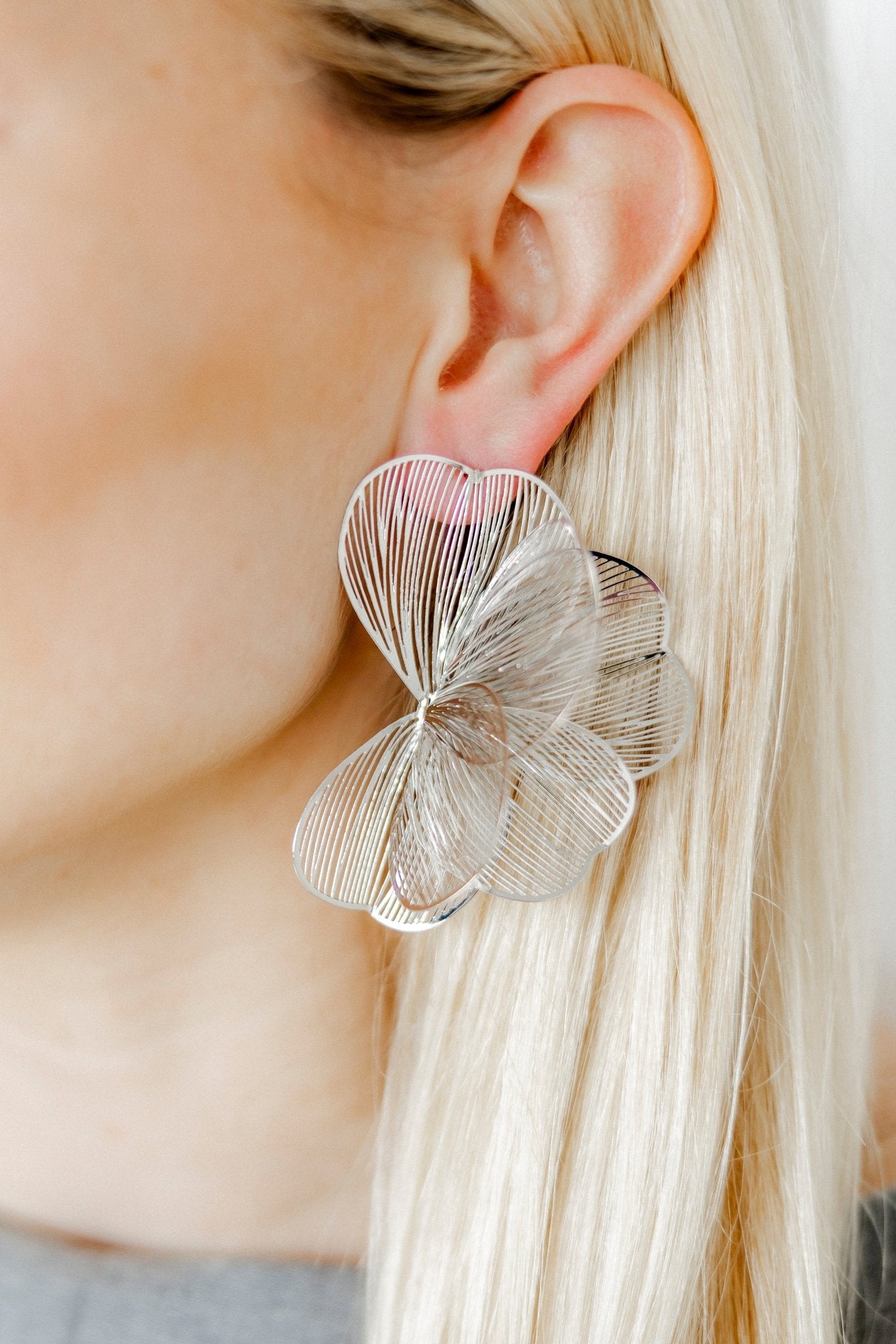 Amanda Flower Statement Earrings - Silver - LINNY CO WholesaleMetals