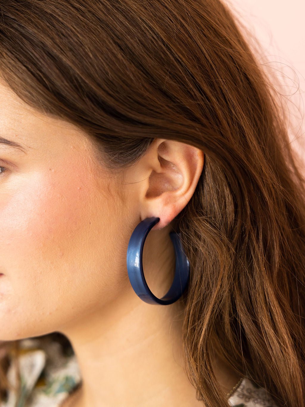 Ashley - Medium Hoop - Navy - Earrings - LINNY CO WholesaleAcetate