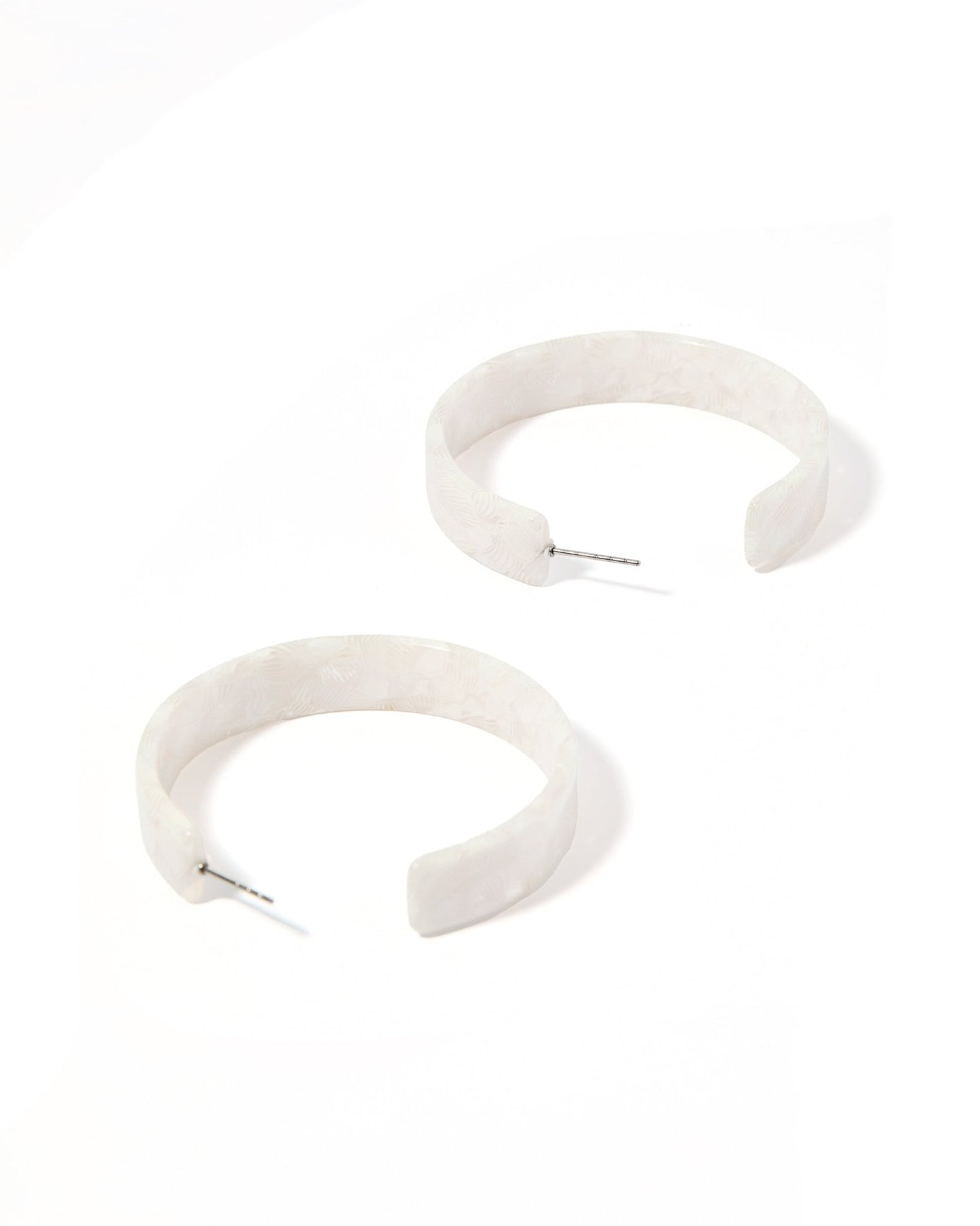 Ashley - Medium Hoop - White Shell - Earrings - LINNY CO WholesaleAcetate