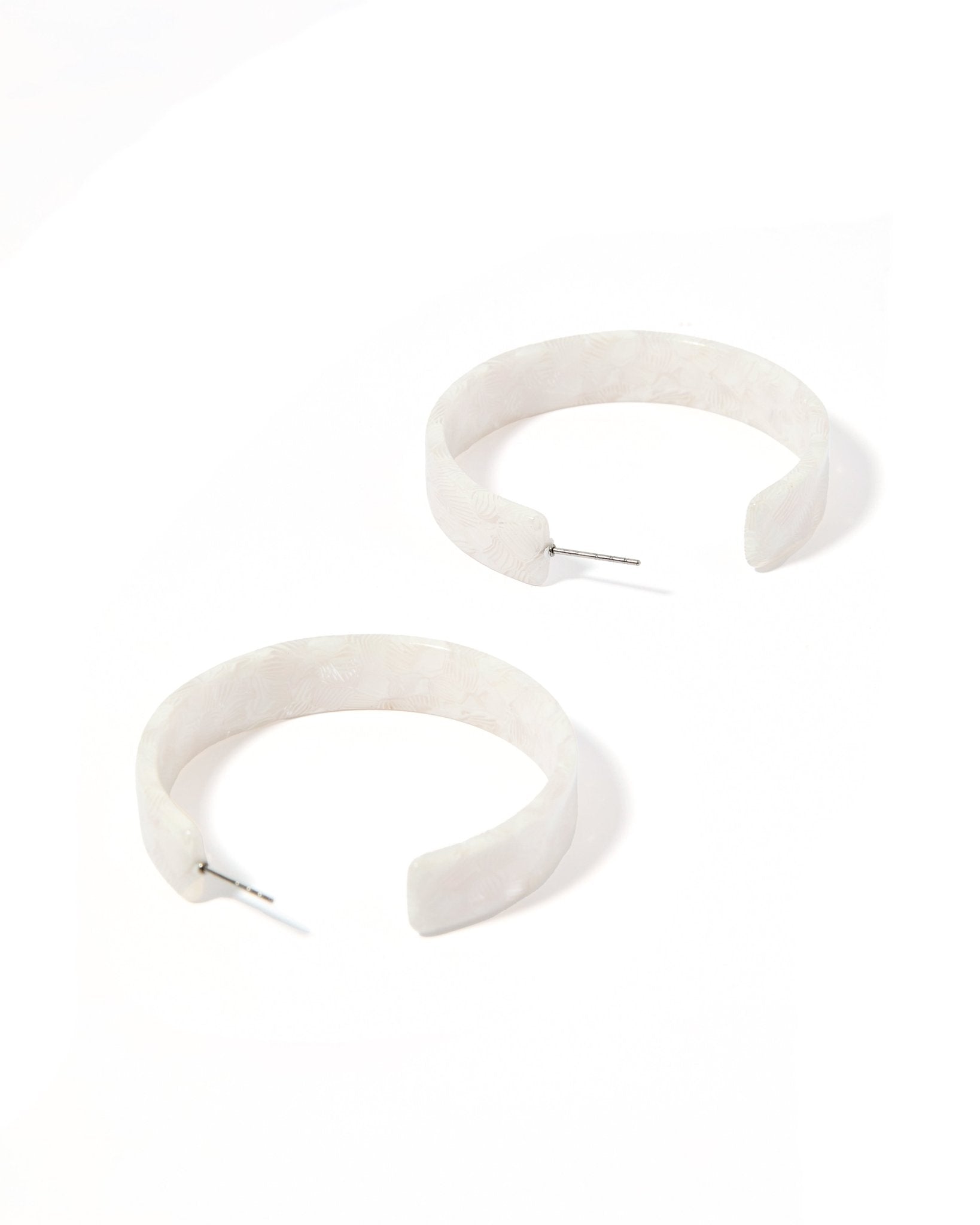 Ashley - Medium Hoop - White Shell - Earrings - LINNY CO WholesaleAcetate
