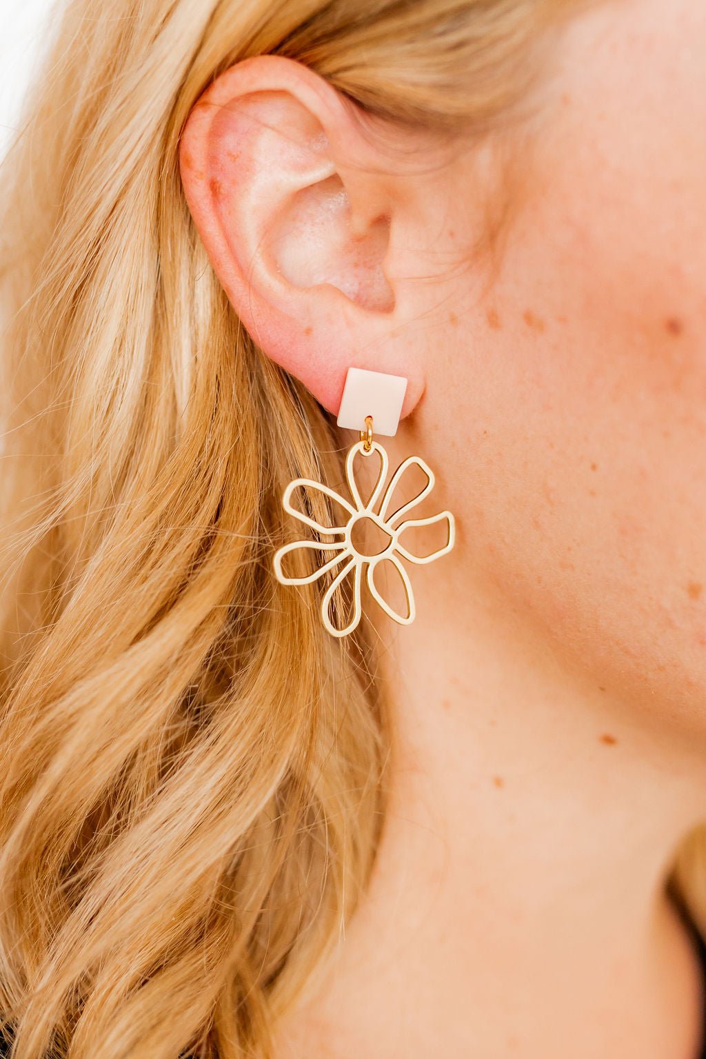 Daisy - Cream - Earrings - LINNY CO WholesaleAcetate