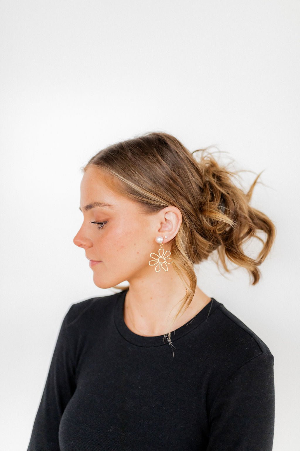 Daisy - Pearl - Earrings - LINNY CO WholesaleAcetate