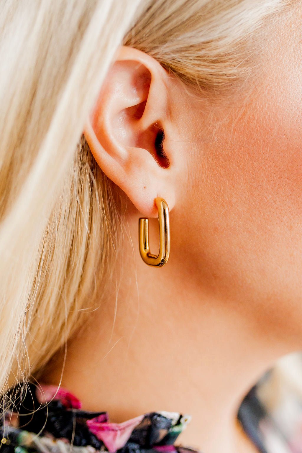 Danielle Hoop Earrings - Gold - LINNY CO WholesaleMetals