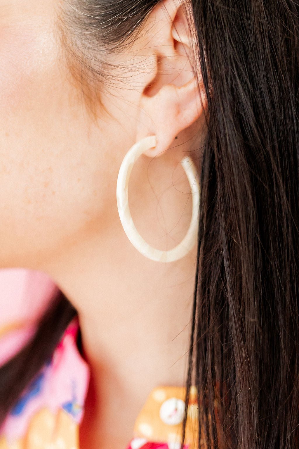 Holly Medium Hoop Earrings - Champagne Sparkle - LINNY CO WholesaleAcetate