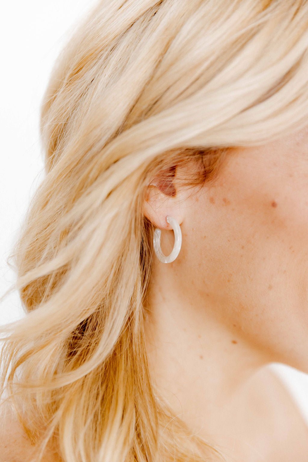 Holly Mini Hoop Earrings - Ivory Pearl - LINNY CO WholesaleAcetate