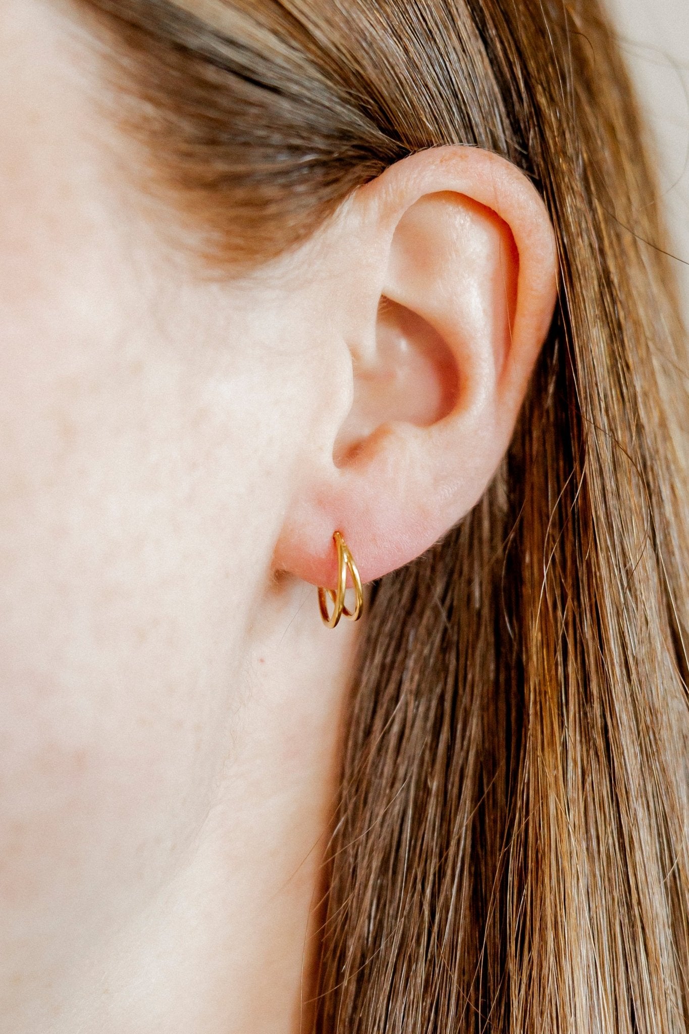 Huggie Earrings - Nylah Gold 10mm - LINNY CO WholesaleStuds