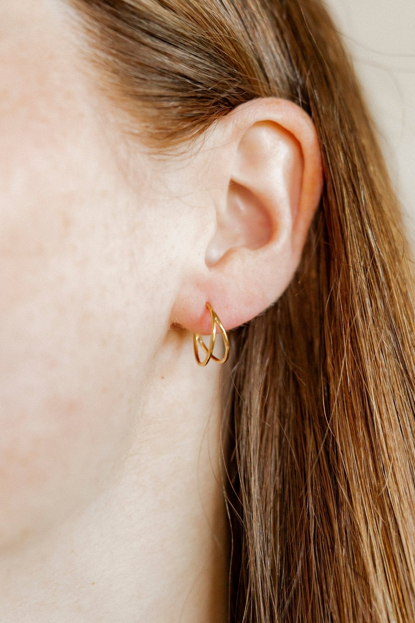 Huggie Earrings - Nylah Gold 12mm - LINNY CO WholesaleStuds