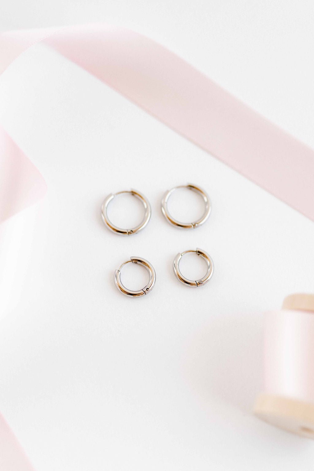 Huggie Earrings - Scarlett Hoop Silver 14mm - LINNY CO WholesaleMetals