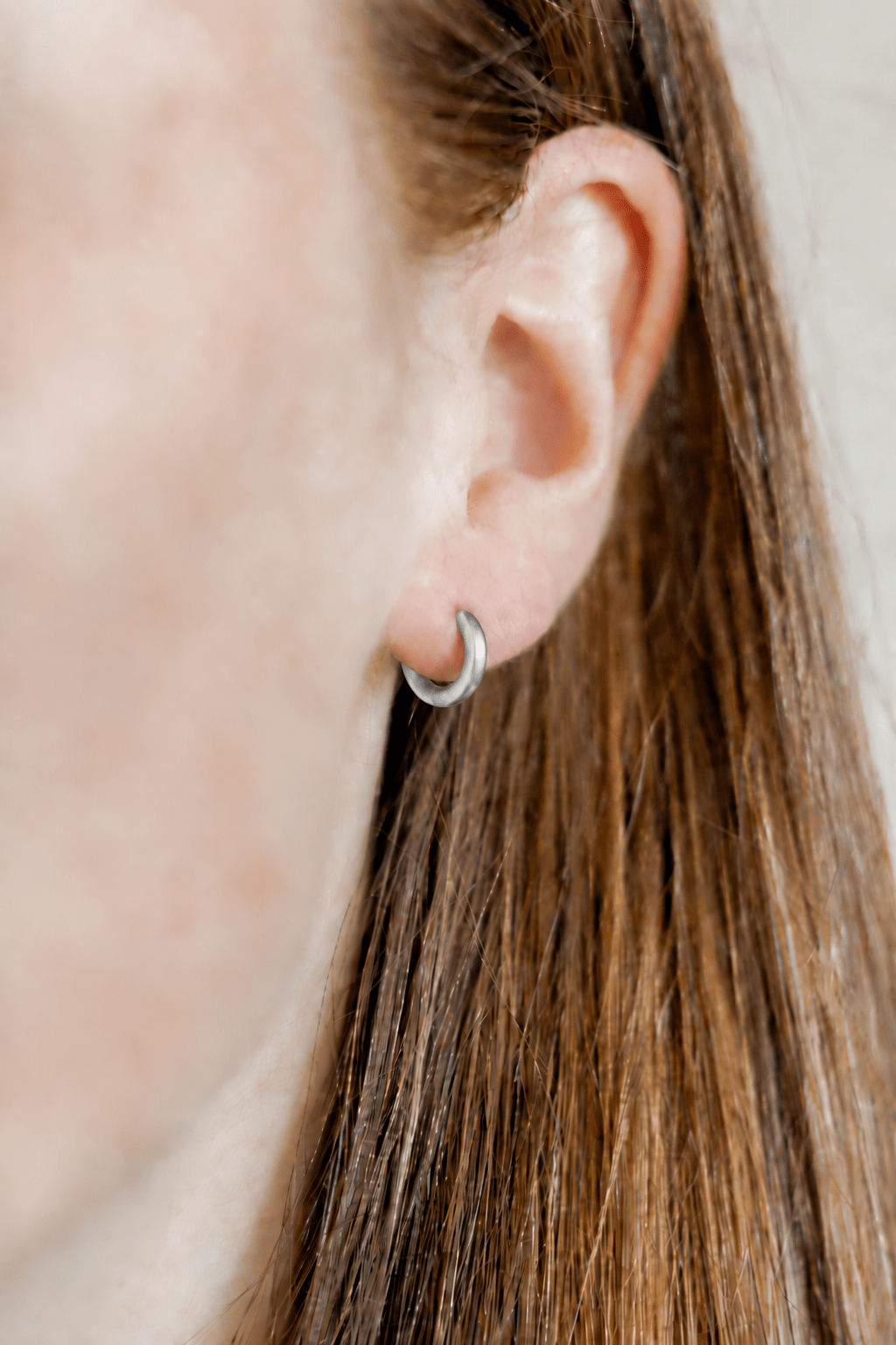 Huggie Earrings - Scarlett Hoop Silver 8mm - LINNY CO WholesaleMetals