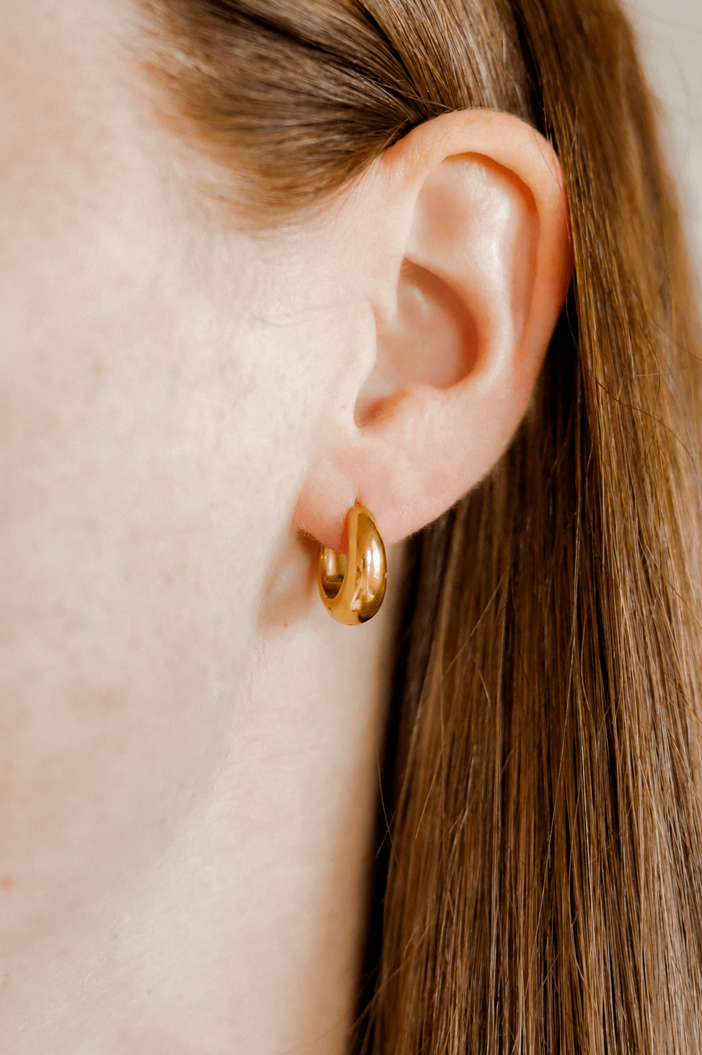 Huggie Earrings - Sunday Hoop Gold 10mm - LINNY CO WholesaleMetals