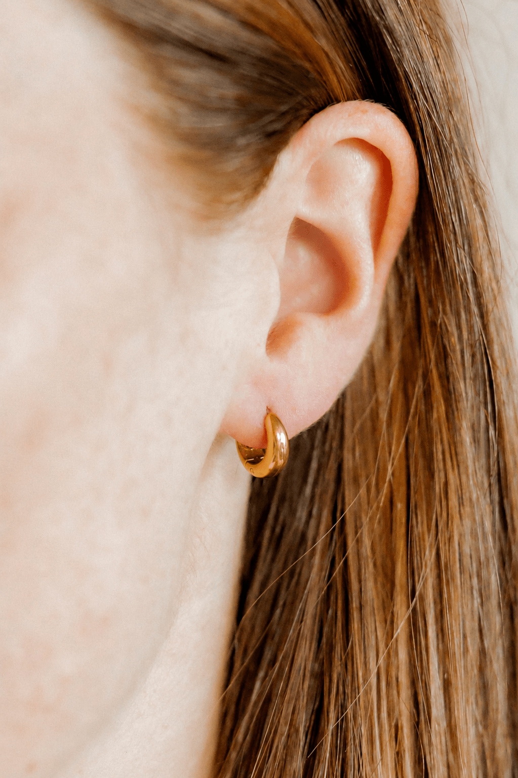 Huggie Earrings - Sunday Hoop Gold 8mm - LINNY CO WholesaleMetals