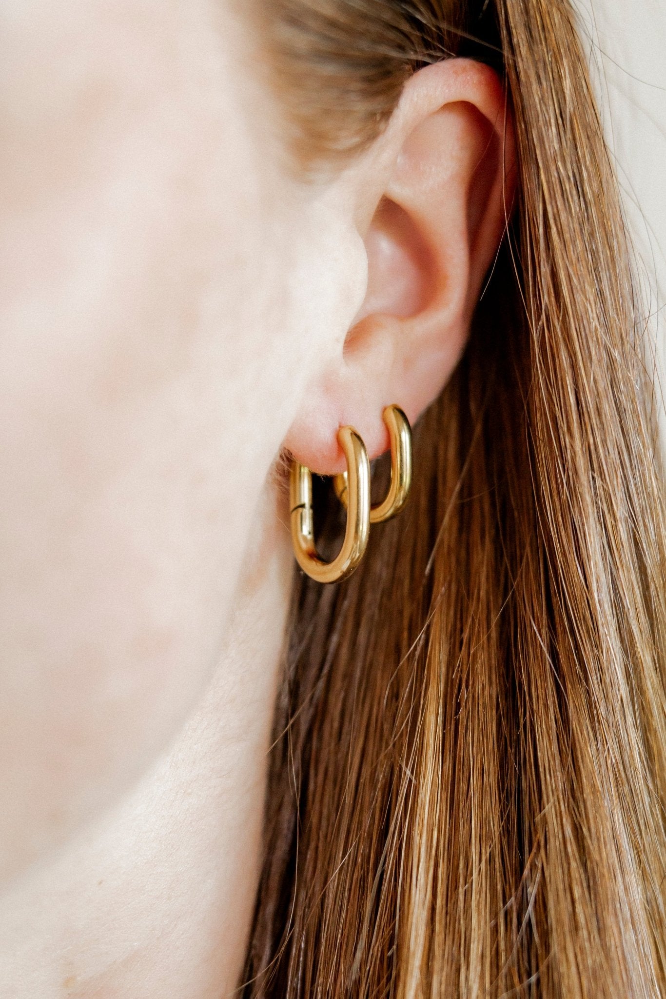 Huggie Earrings - Sutton 21mm - LINNY CO WholesaleStuds