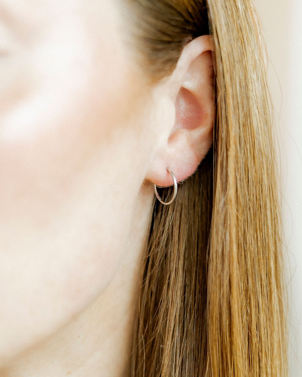 Huggie Infinity Hoop Earrings - Ava Silver 12mm - LINNY CO Wholesale