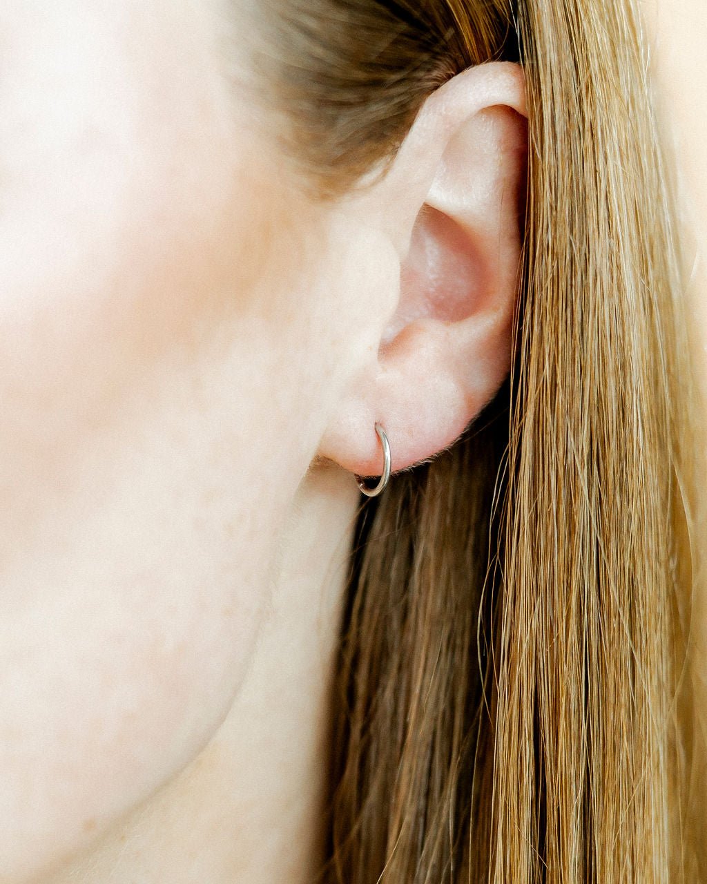 Huggie Infinity Hoop Earrings - Ava Silver 8mm - LINNY CO Wholesale