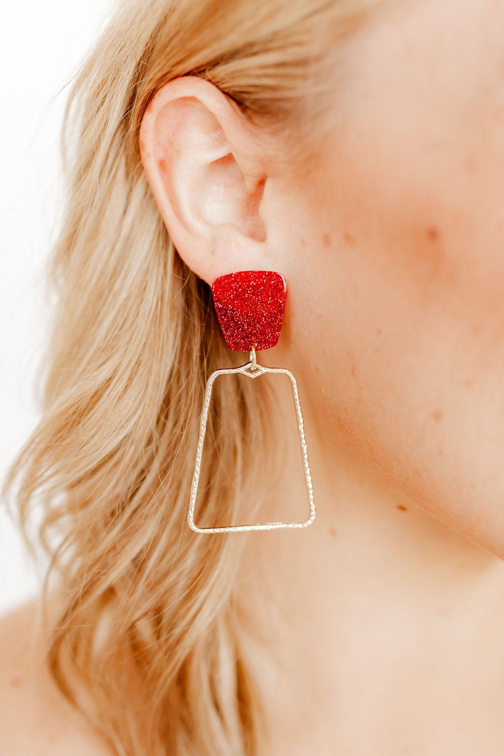 Kaelyn - Crimson Glitter - Earrings - LINNY CO WholesaleAcetate