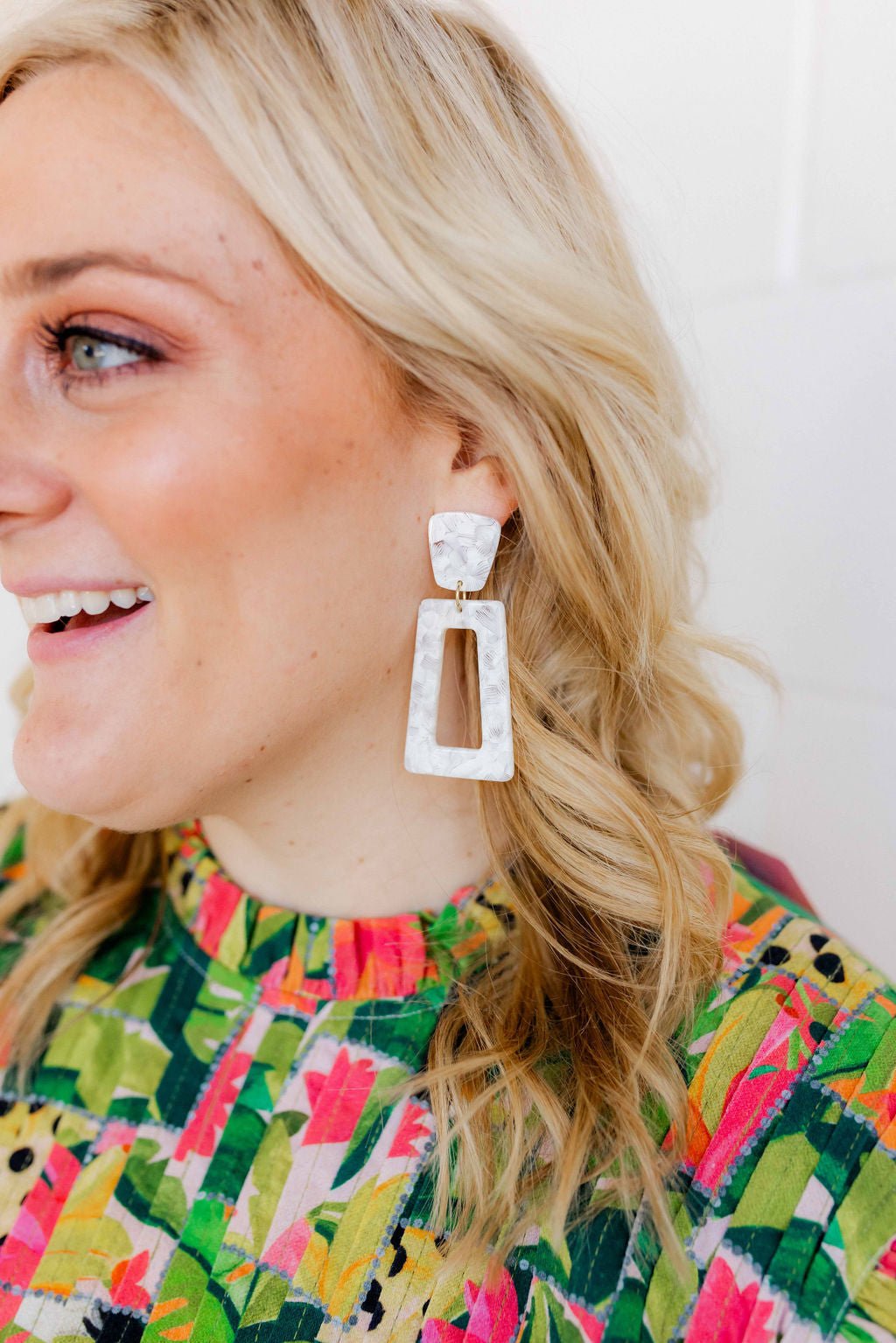 Kennedy Statement Earrings - White Shell - LINNY CO WholesaleAcetate