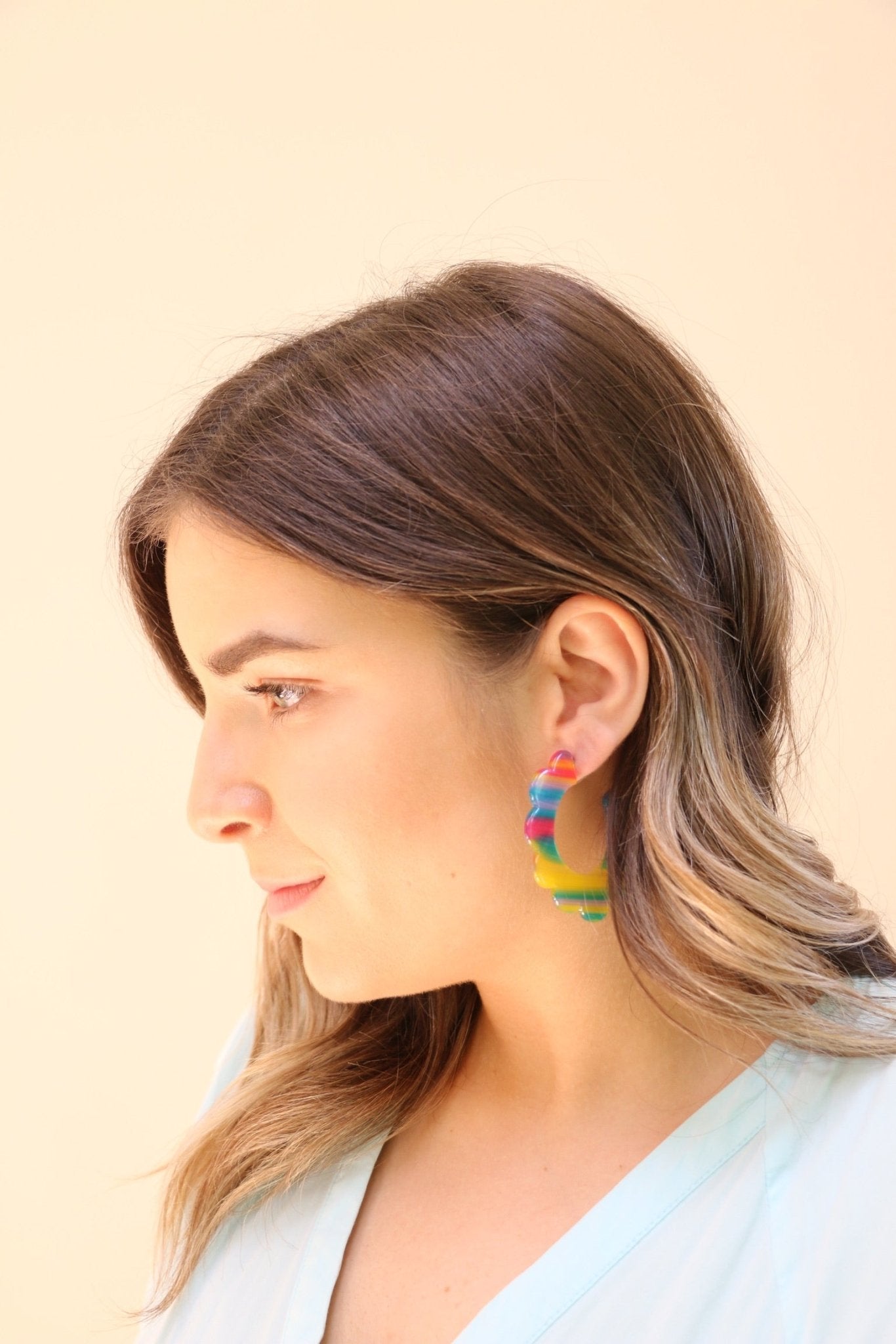 Margo Scallop Hoop Earrings - Fiesta - LINNY CO WholesaleAcetate
