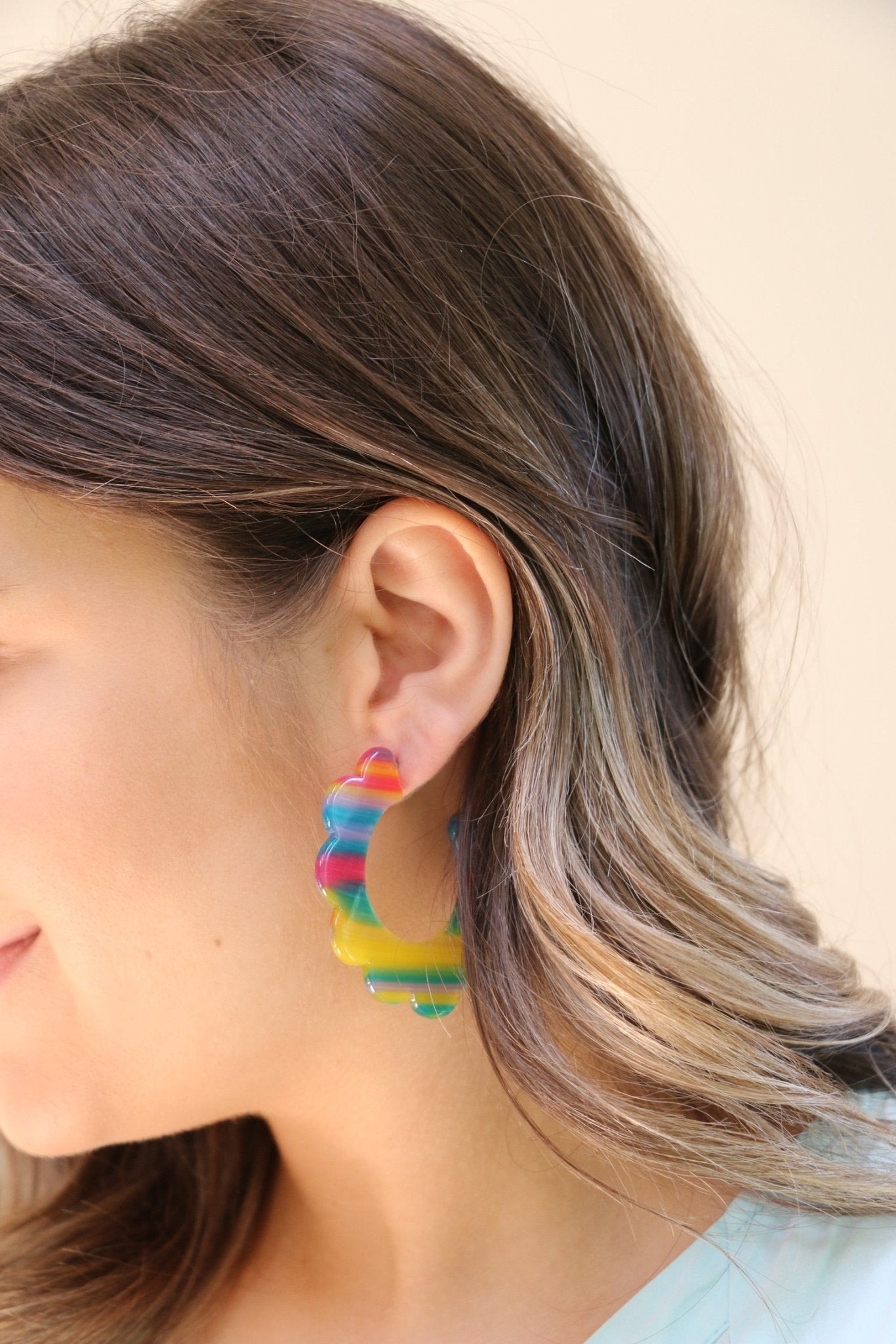Margo Scallop Hoop Earrings - Fiesta - LINNY CO WholesaleAcetate