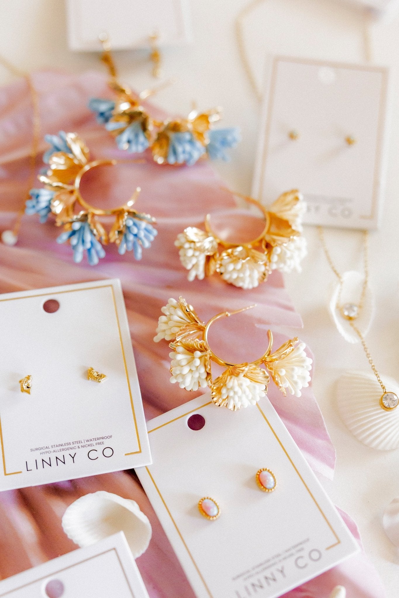 Melinda Hoop - White - LINNY CO WholesaleMetal