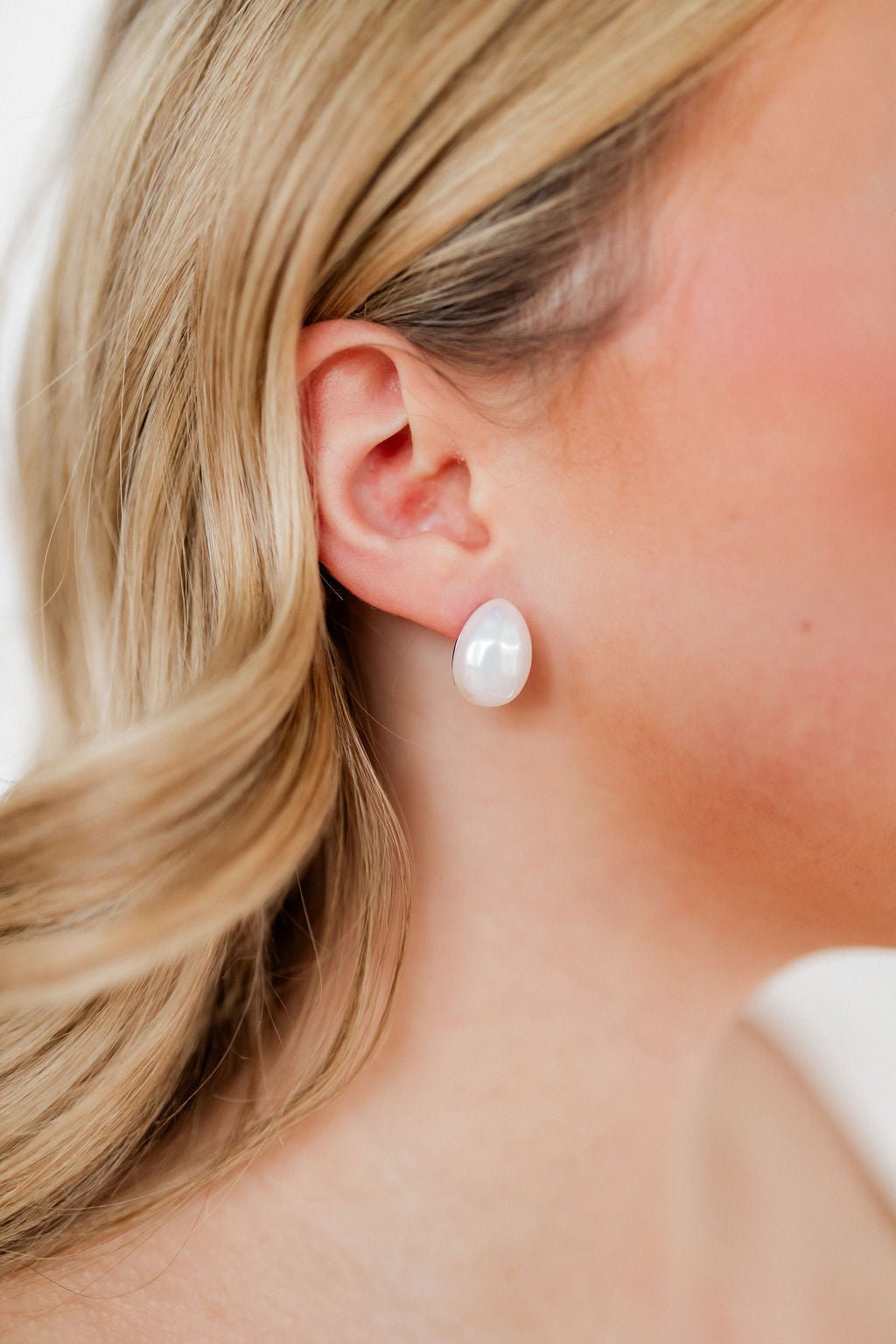 Monica Pearl Stud - White - LINNY CO WholesaleMetals