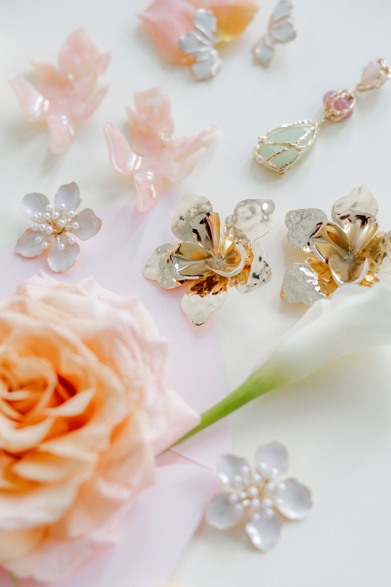 Monroe Statement Earrings - White - LINNY CO WholesaleMetal