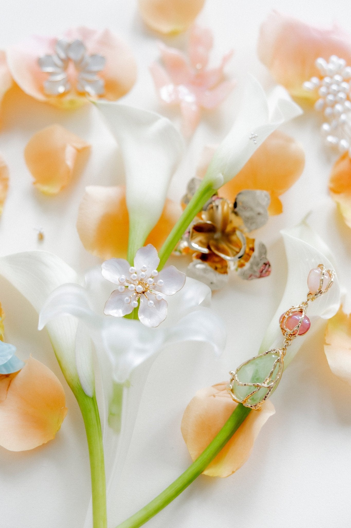 Monroe Statement Earrings - White - LINNY CO WholesaleMetal