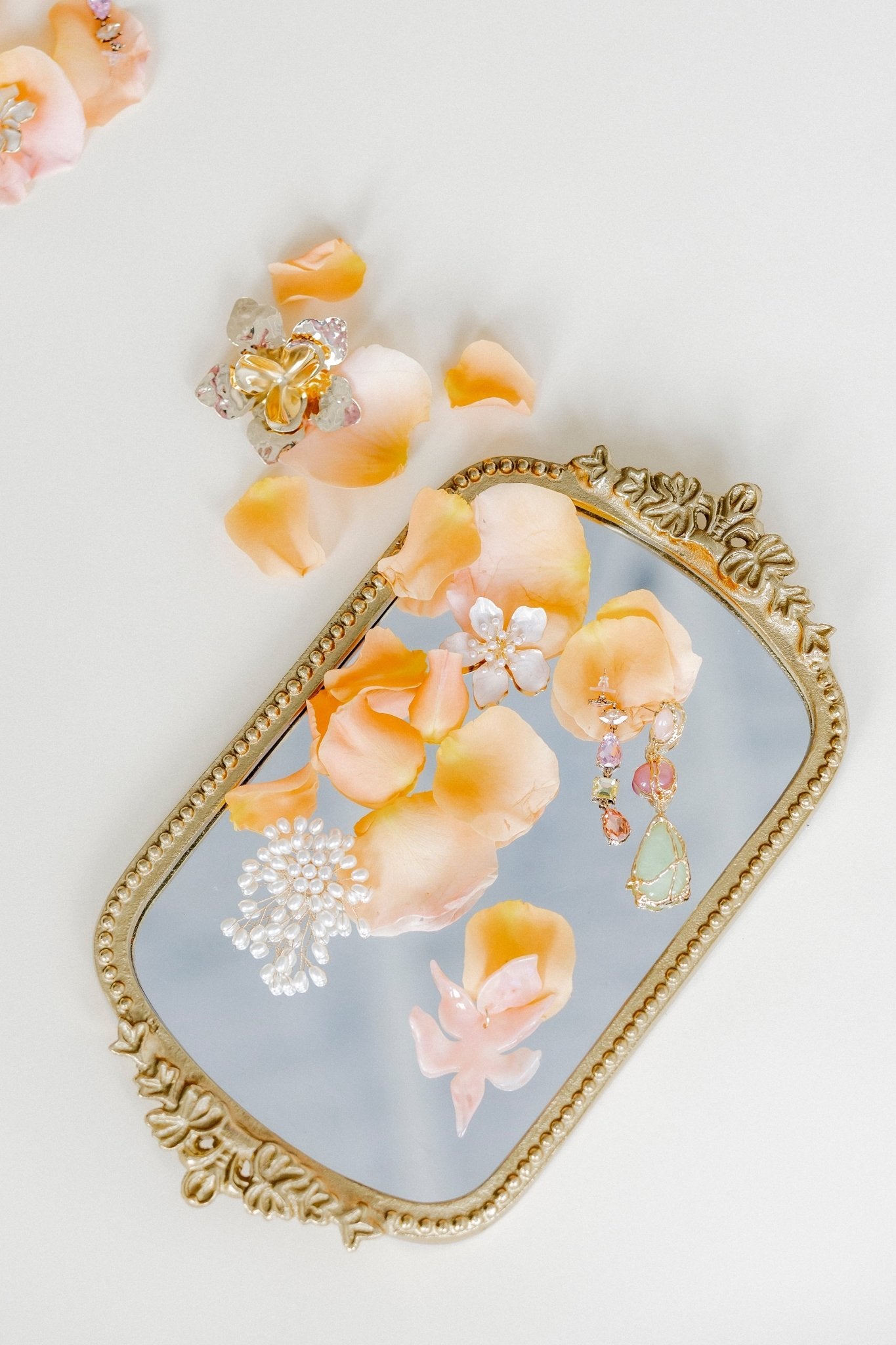 Monroe Statement Earrings - White - LINNY CO WholesaleMetal