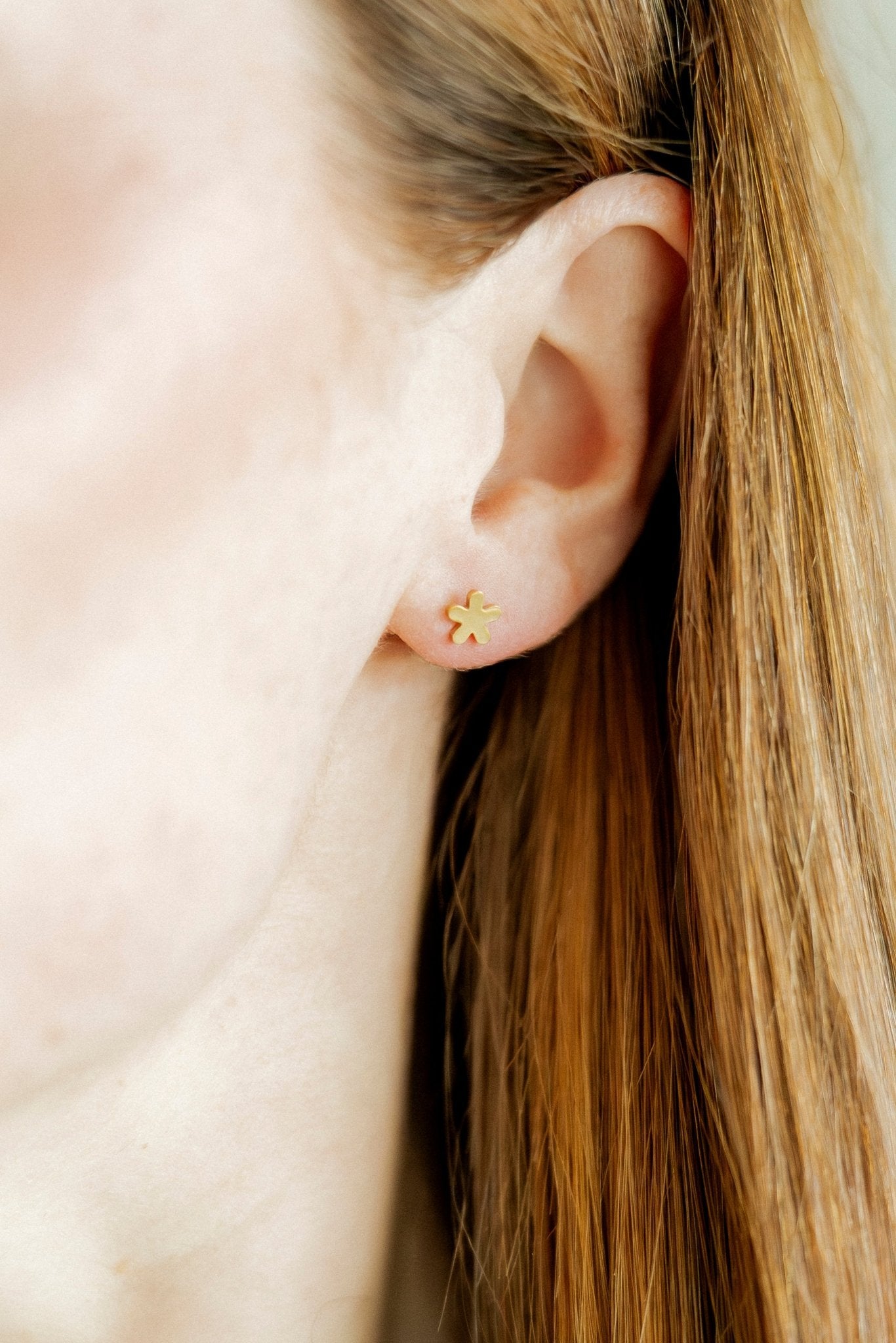 Screwback Stud Earrings - Briar Flower Gold - LINNY CO WholesaleStuds