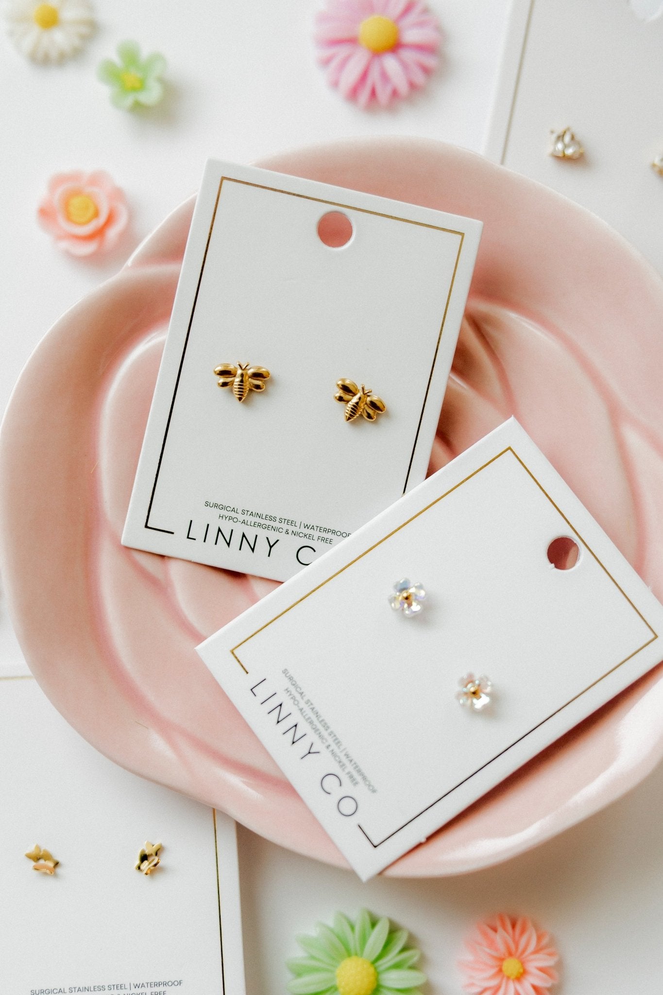 Screwback Stud Earrings - Bumble Bee - LINNY CO WholesaleStuds