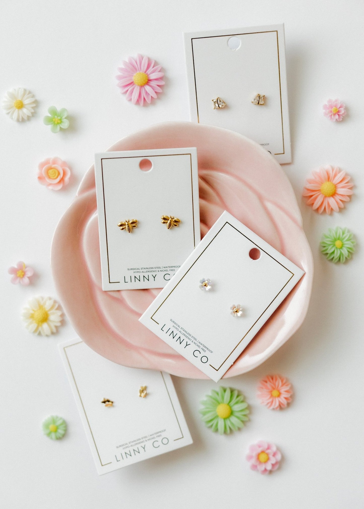 Screwback Stud Earrings - Bumble Bee - LINNY CO WholesaleStuds