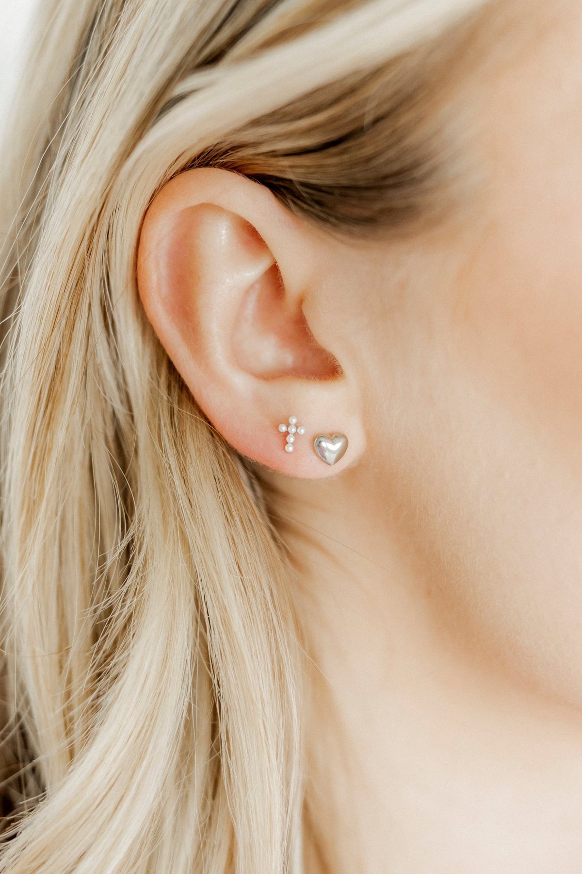 Screwback Stud Earrings - Clara Cross Pearl - LINNY CO WholesaleEarrings
