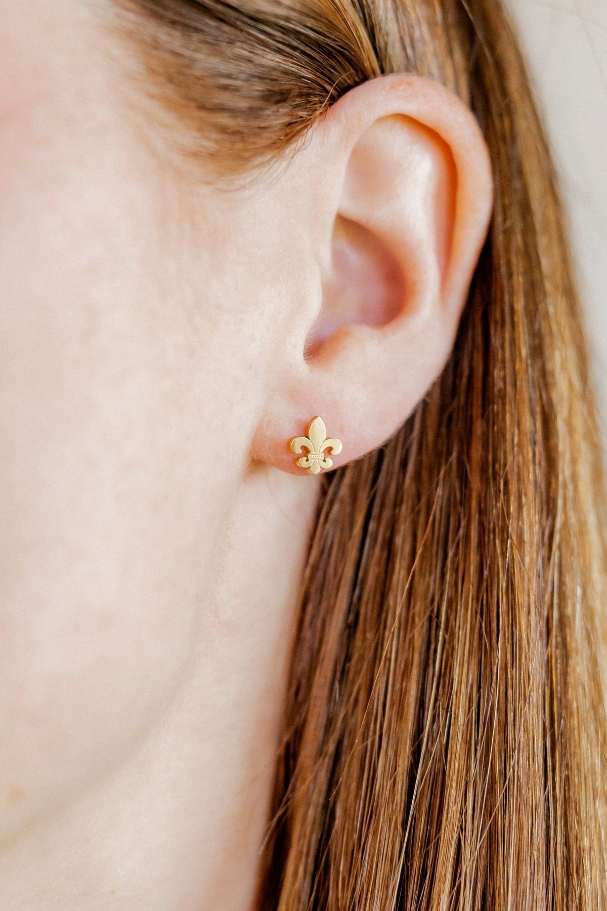 Screwback Stud Earrings - Fleur - de - lis Gold - LINNY CO WholesaleStuds