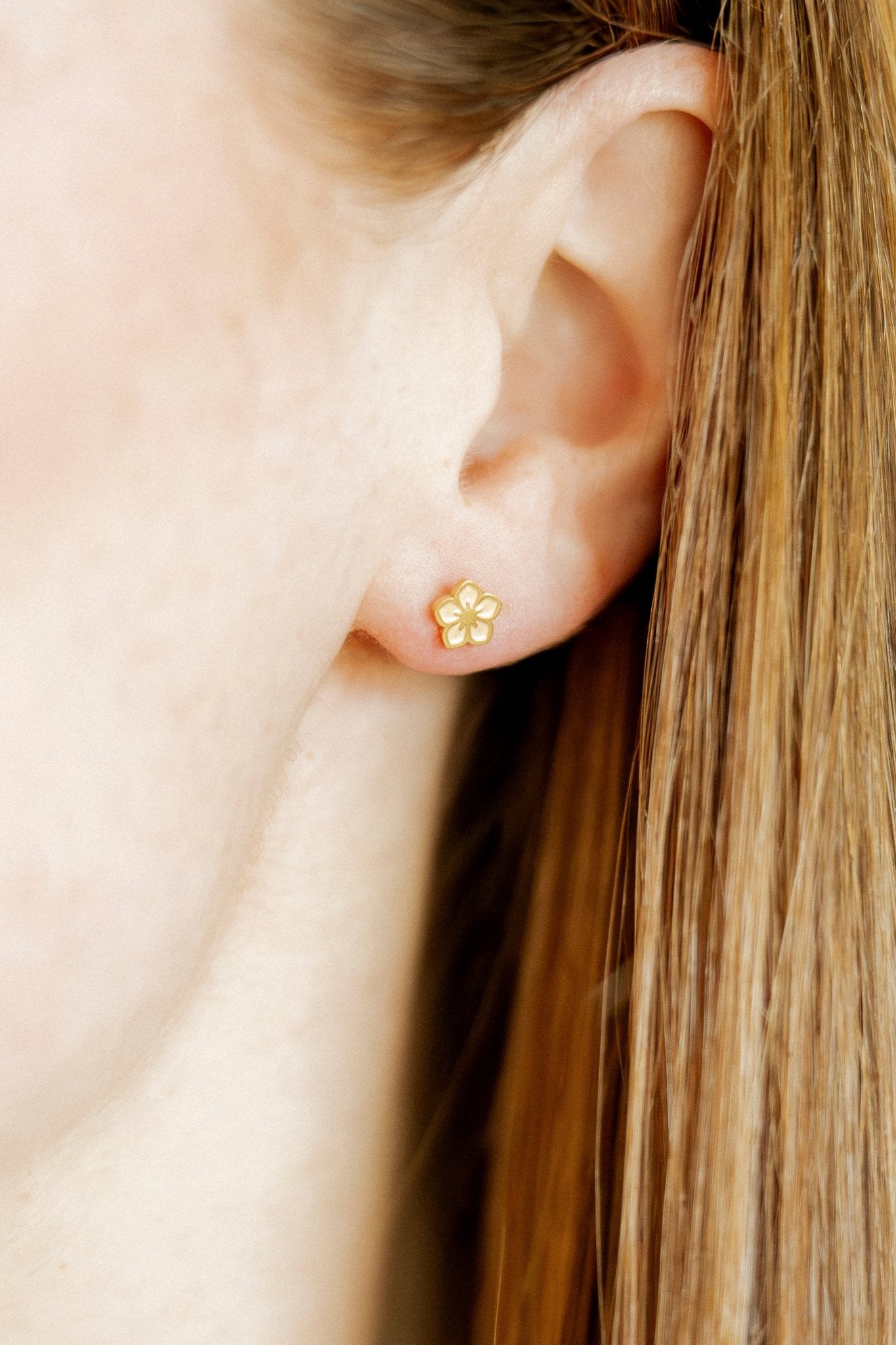 Screwback Stud Earrings - Hibiscus - LINNY CO WholesaleStuds