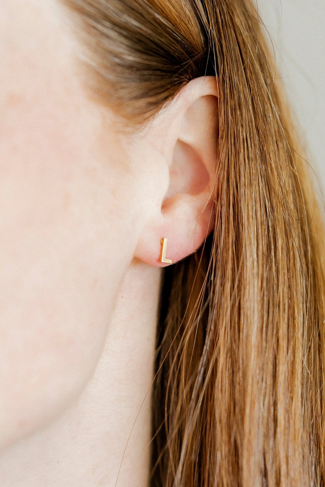 Screwback Stud Earrings - Initial L - LINNY CO WholesaleStuds